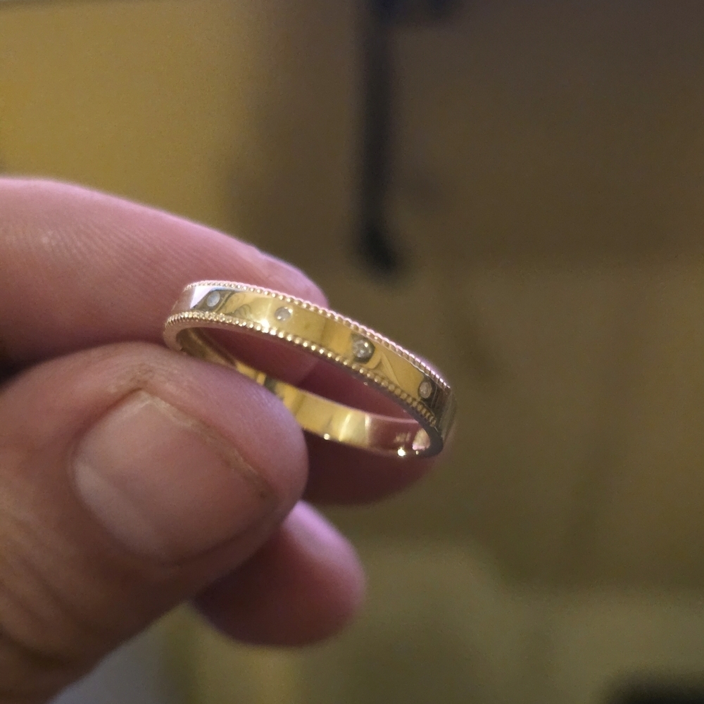 14K GOLD Ring With Diamonds & Ridged Edge. - Picture 11 of 12
